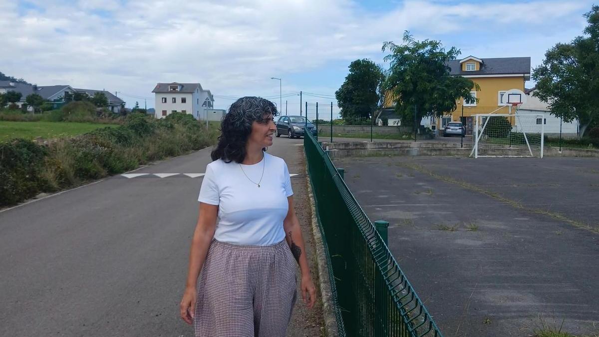 Clara García visita la obra del nuevo vallado de Aquelcabo.