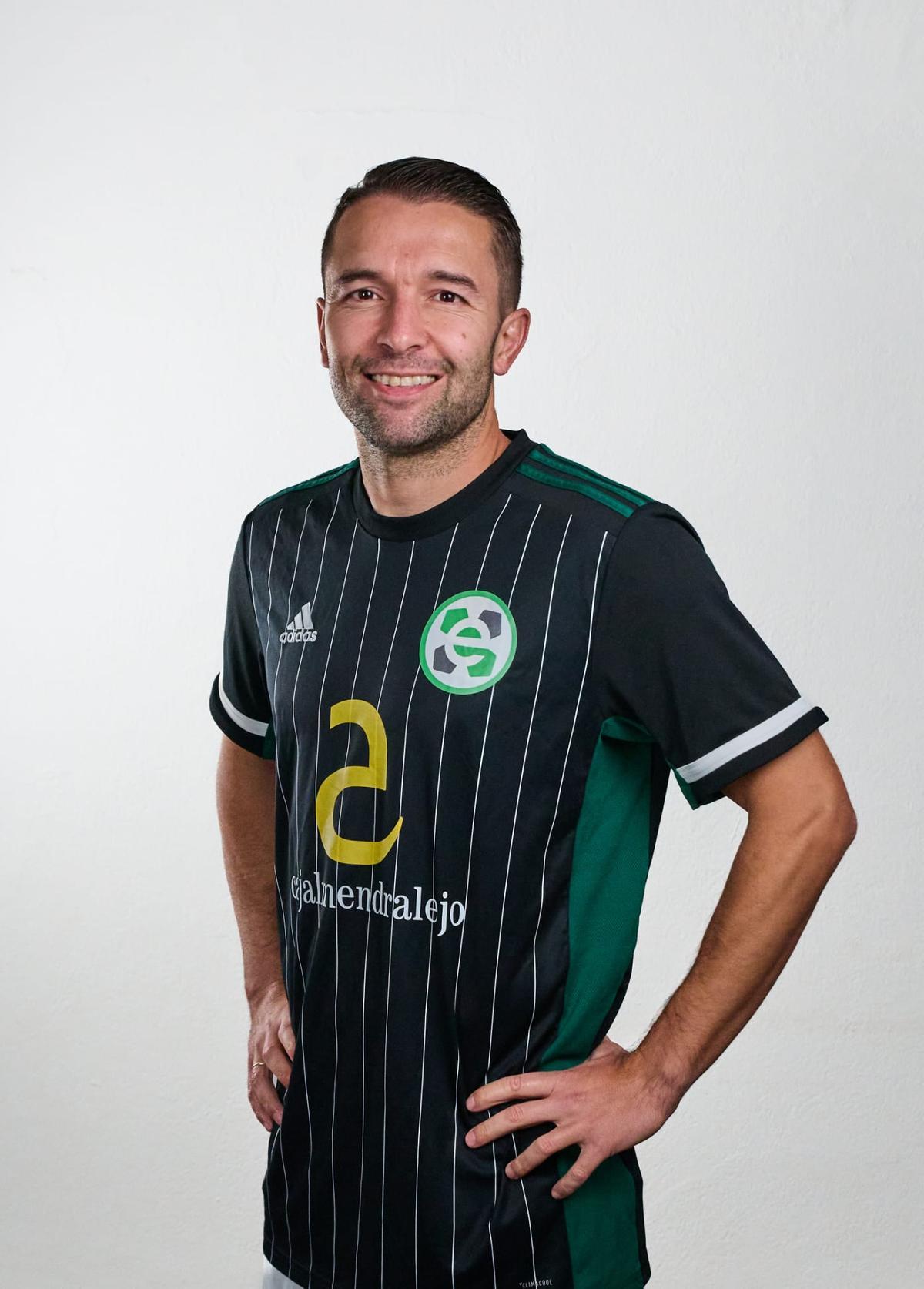 Chávez, con la indumentaria extremeña.