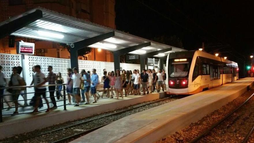 El TRAM refuerza los trenes nocturnos con Benidorm coincidiendo con el Low Festival