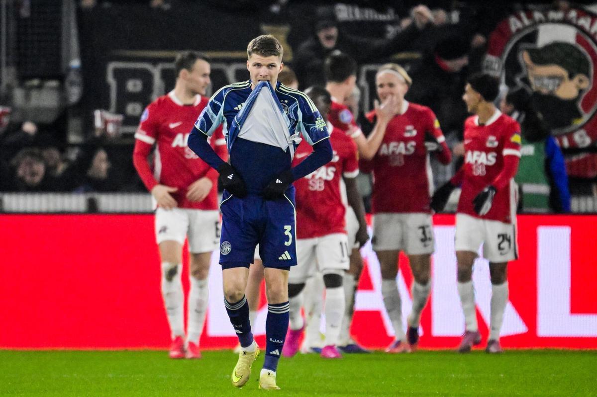 Alkmaar (Netherlands), 14/01/2026.- Anton Gaaei of Ajax is disappointed during the round of 16 of the KNVB Cup match between AZ Alkmaar and Ajax at the AFAS Stadium in Alkmaar, Netherlands, 14 January 2026. (Países Bajos; Holanda) EFE/EPA/Olaf Kraak