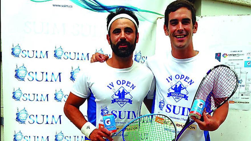 Iván Flores (i) y Ernesto González, finalistas del torneo.