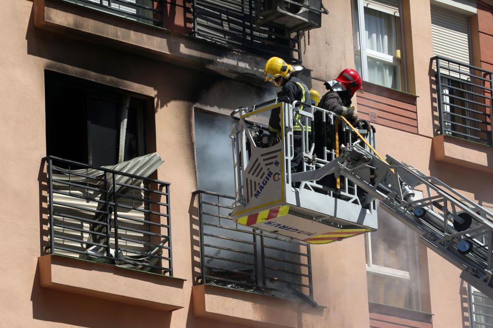 El fuego calcina un edificio de Héroe de Sostoa