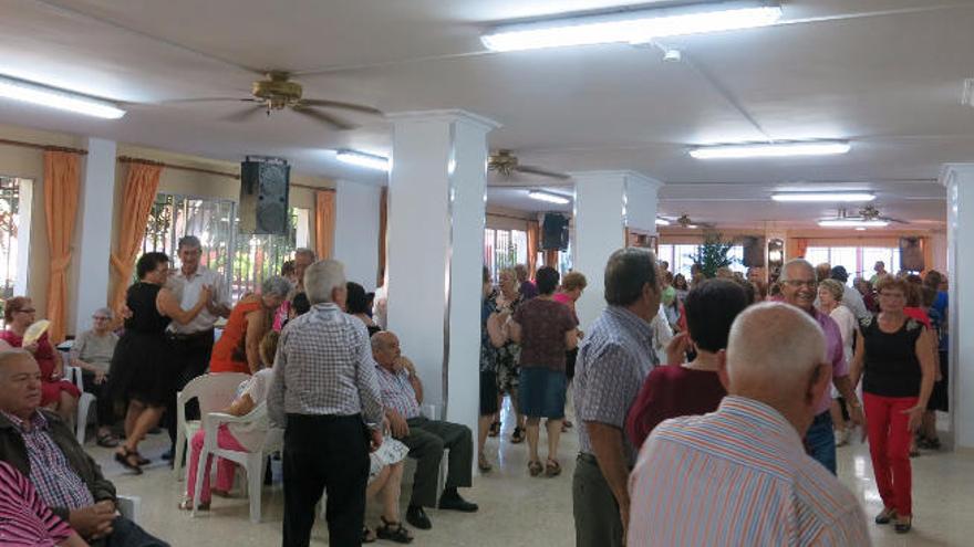 Fiesta en el Club de la Tercera Edad de Santa Lucía.