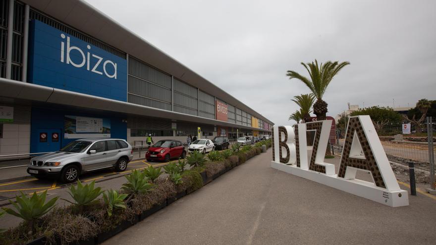 Las aerolíneas programan 9,8 millones de asientos en el aeropuerto de Ibiza para este verano