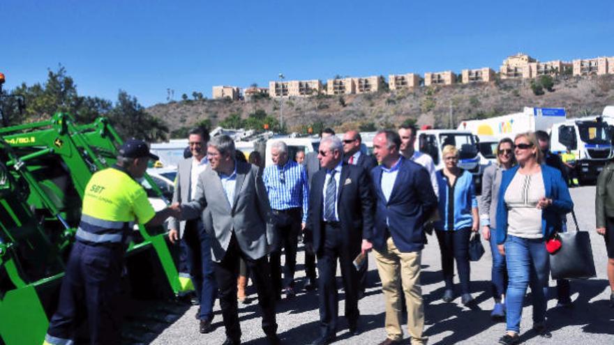 El nuevo servicio de limpieza y recogida de basura empieza a operar en el Sur