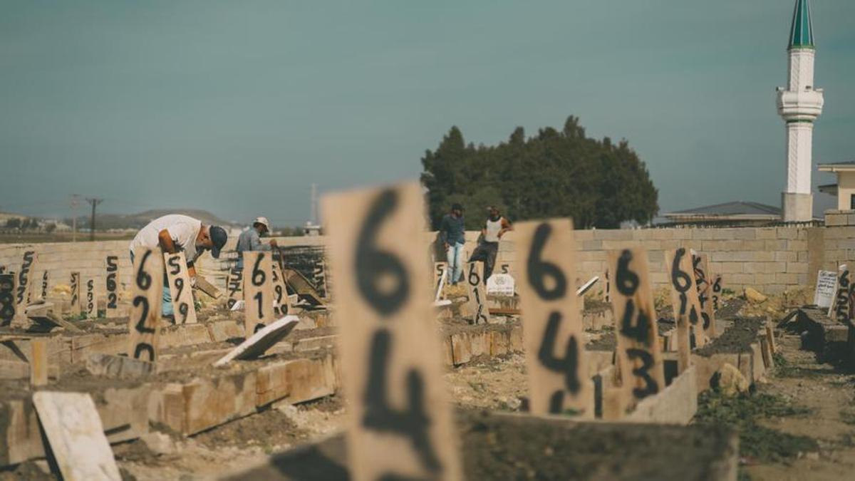 Números en las tumbas del cementerio de Narlica.