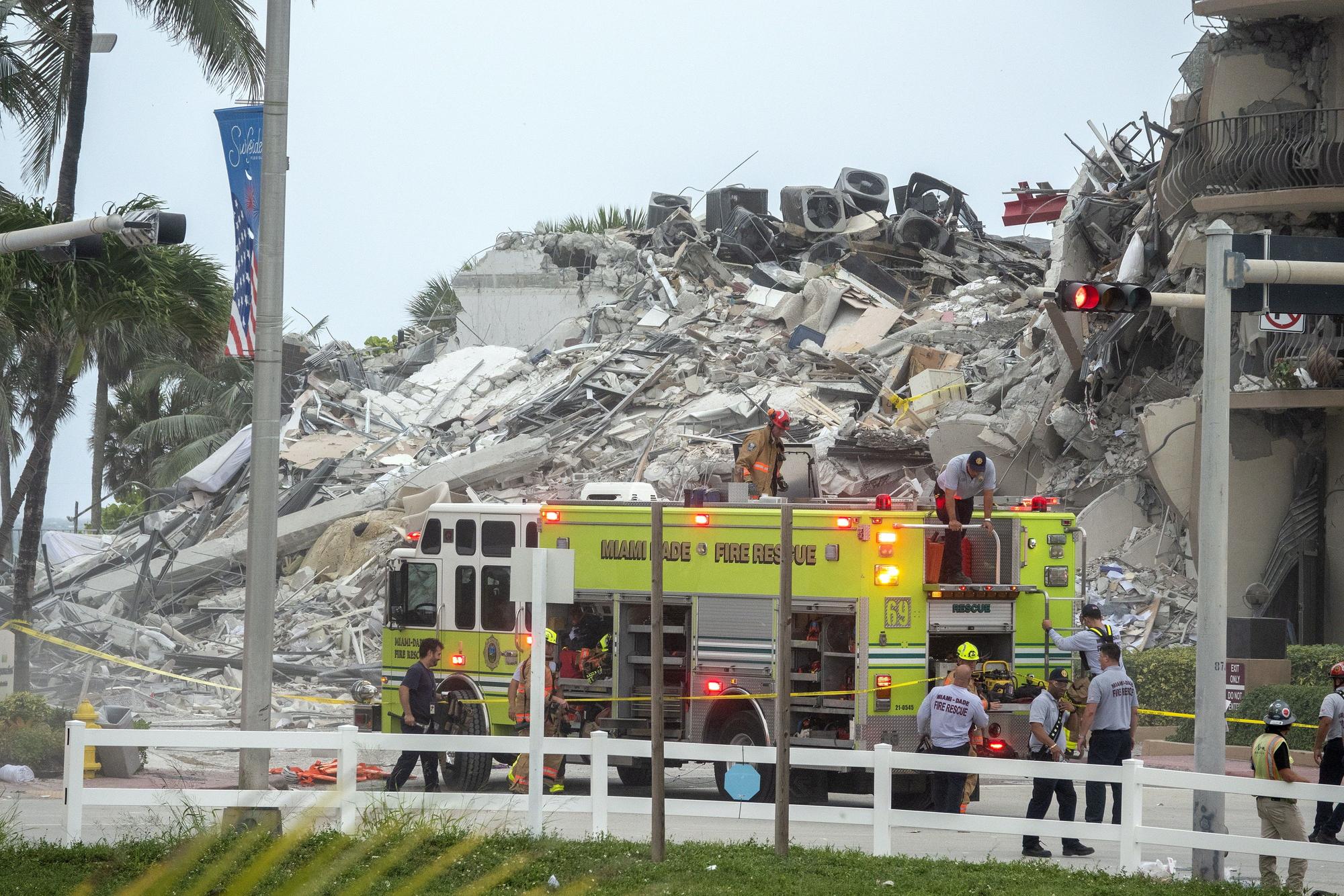 Espectacular derrumbe de un edificio en Miami