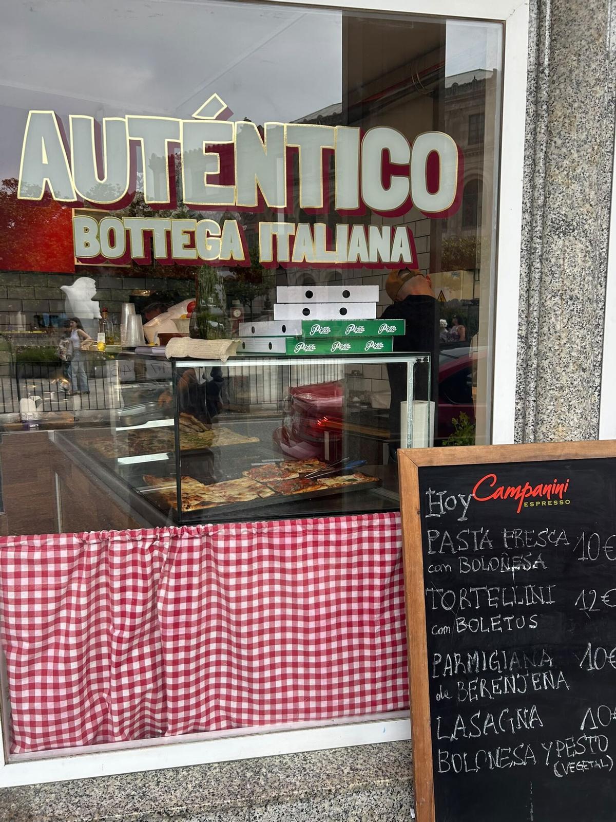 El exterior de Auténtico Bottega Italiana, en la plaza de Pontevedra.