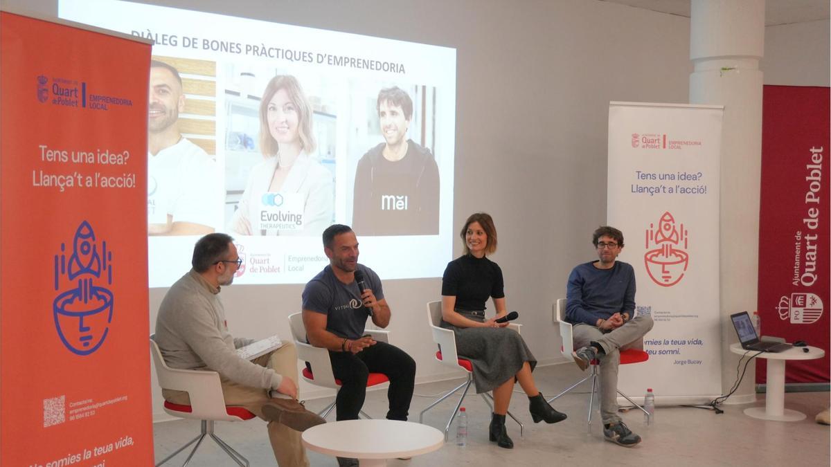 Tres emprendedores de Quart de Poblet han participado en un diálogo donde han expuesto sus experiencias a la hora de iniciar su proyecto de negocio.