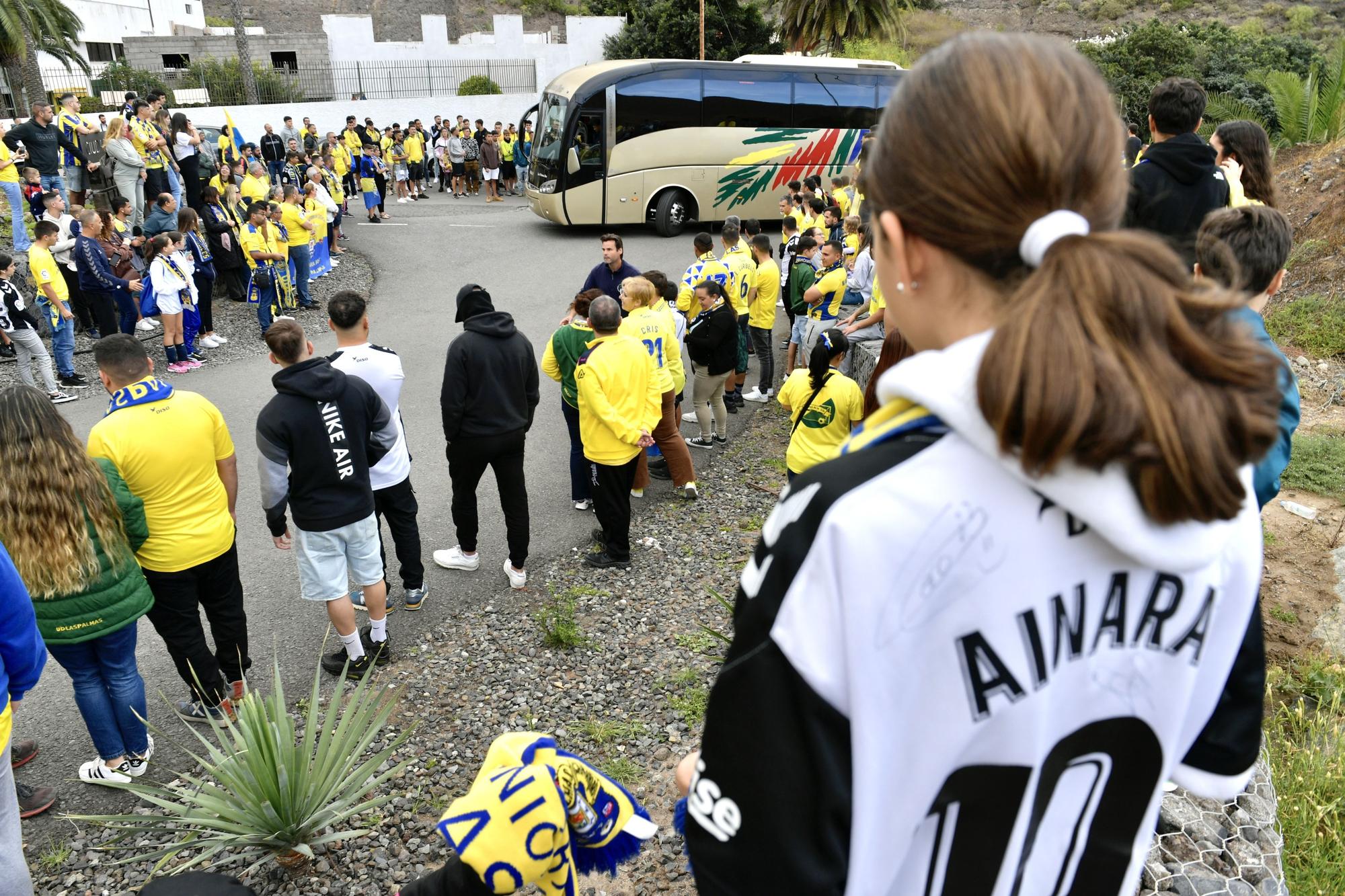 Aficionados despiden a la UD de Barranco Seco antes de ir a Tenerife