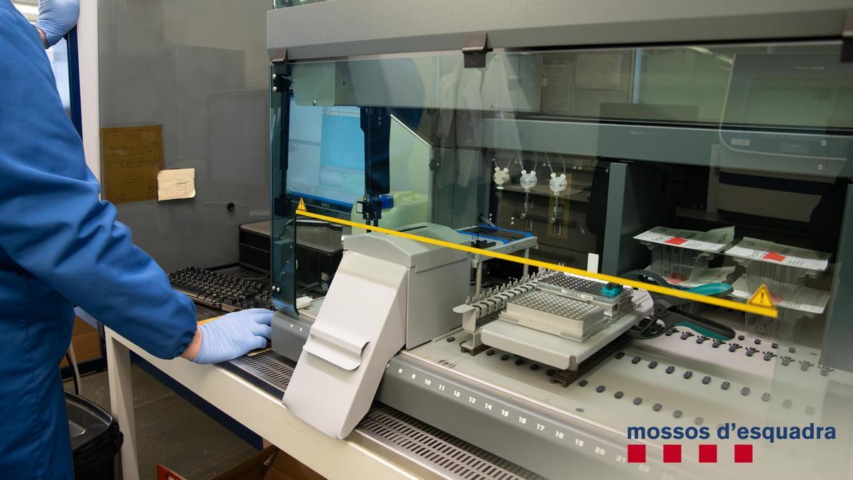Imagen del laboratorio de la unidad de genética forense de Mossos