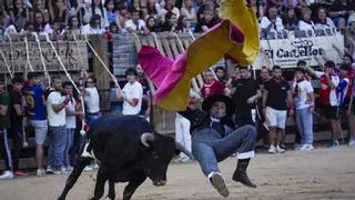 Cardona dona el tret de sortida al Corre de bou amb una plaça plena