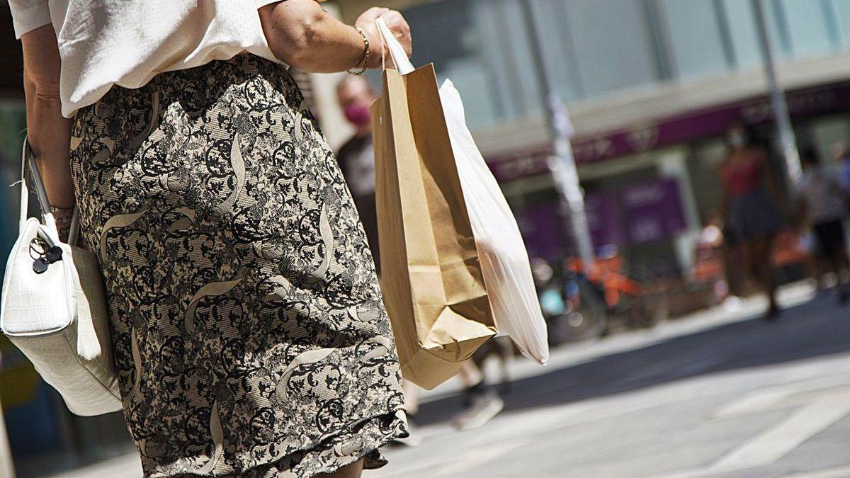 Gente de compras en Zamora.