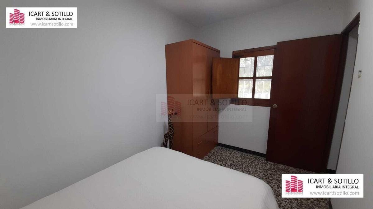 Galería de imágenes: Casa con piscina en venta en Vinaròs: una propiedad urbana con gran parcela y descuento de 15.000 euros