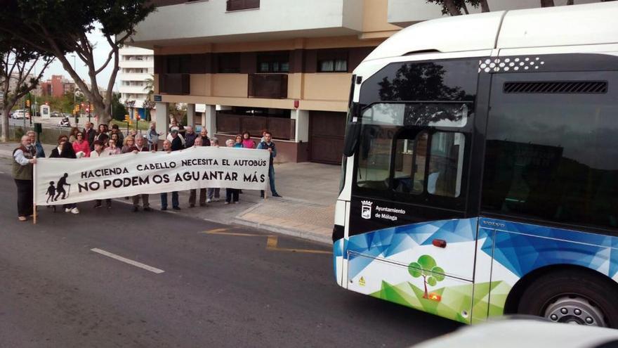 Hacienda Cabello reclama la llegada del autobús de la EMT