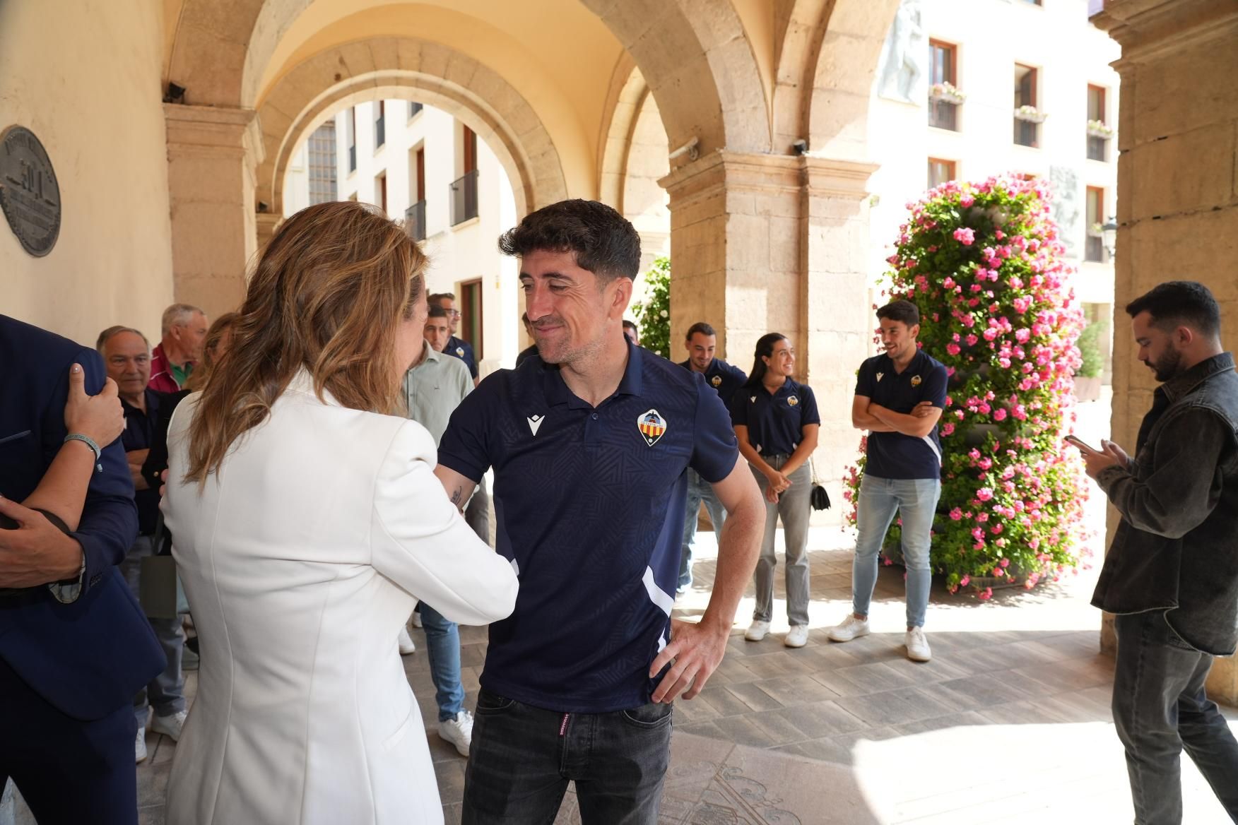 Galería | Las instituciones felicitan al filial del Castellón por su histórico ascenso