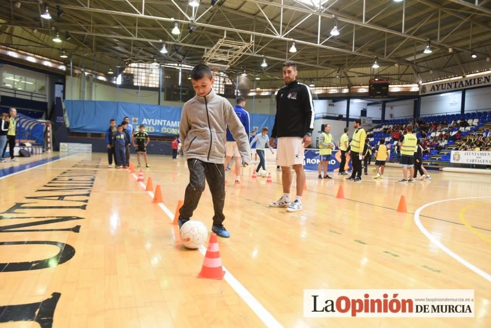 Encuentro de escolares con los jugadores del Plást