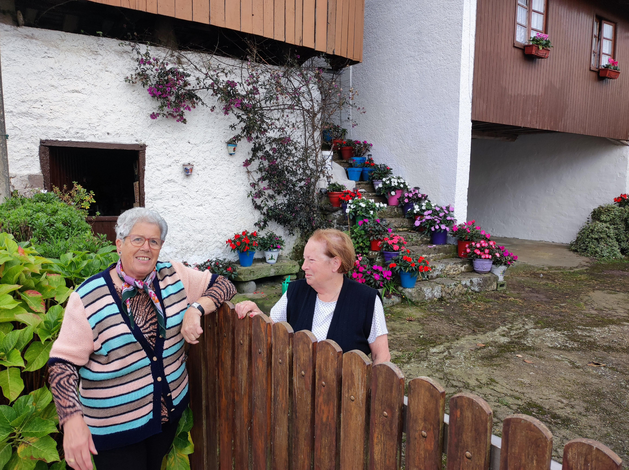 Los vecinos ponen a punto los enclaves de Cadavedo que visitarán los Reyes este sábado