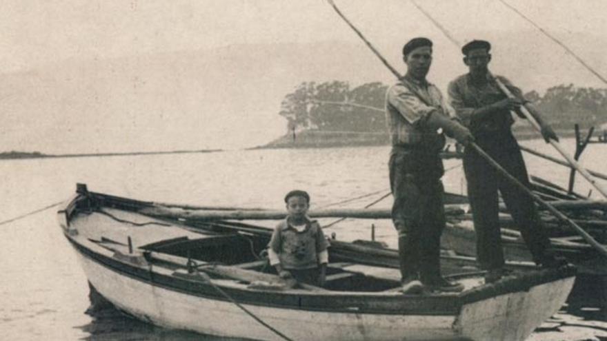 Fondo: Isidoro Otero (A Portela, Redondela). La fotografía, tomada en los años cincuenta en el entorno de la isla de San Simón, ha sido cedida por el hijo del niño que aparece en la imagen y que falleció recientemente.