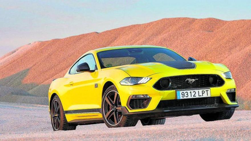 EDICIÓ ESPECIAL. El Mustang Mach 1 es ven com a edició especial (no exclusivament) i, per estil, es posiciona entre el Bullit i el Shelby. Segons la marca, representarà el 40% de les vendes del Mustang, però per aconseguir aquest gran èxit cal dotar-lo del millor del millor, que és precisament el que ha fet la marca nord-americana. mustang