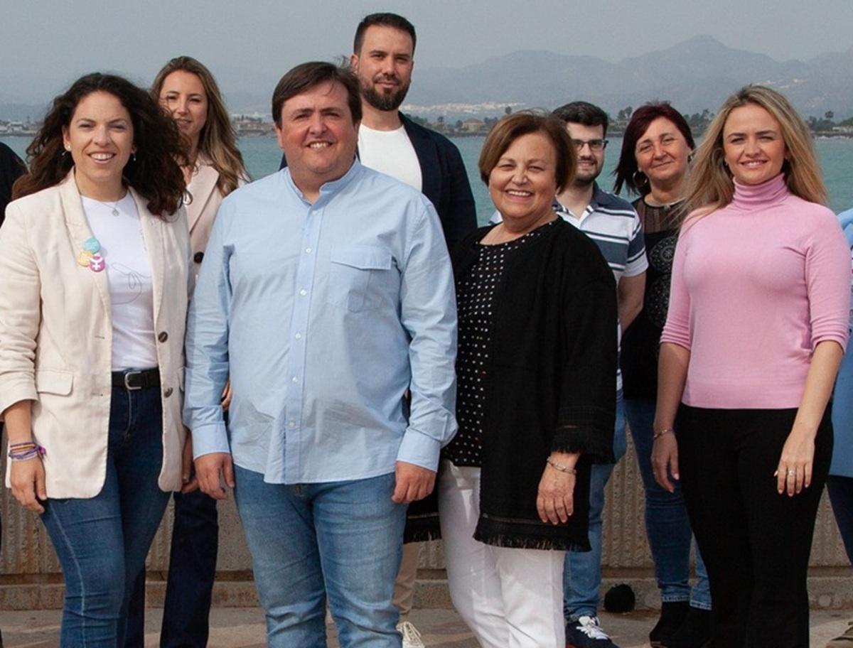 Maria Romero (i), junto a Vicent Granel. Detrás aparece Jorge Alarcón y a la derecha de todo Carla Gascó, los ediles que han abandonado Compromís per Buriana.