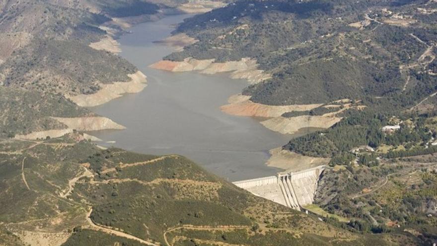 Vista panorámica del embalse de La Concepción, el que mayor porcentaje de agua almacena de toda la provincia en este momento.