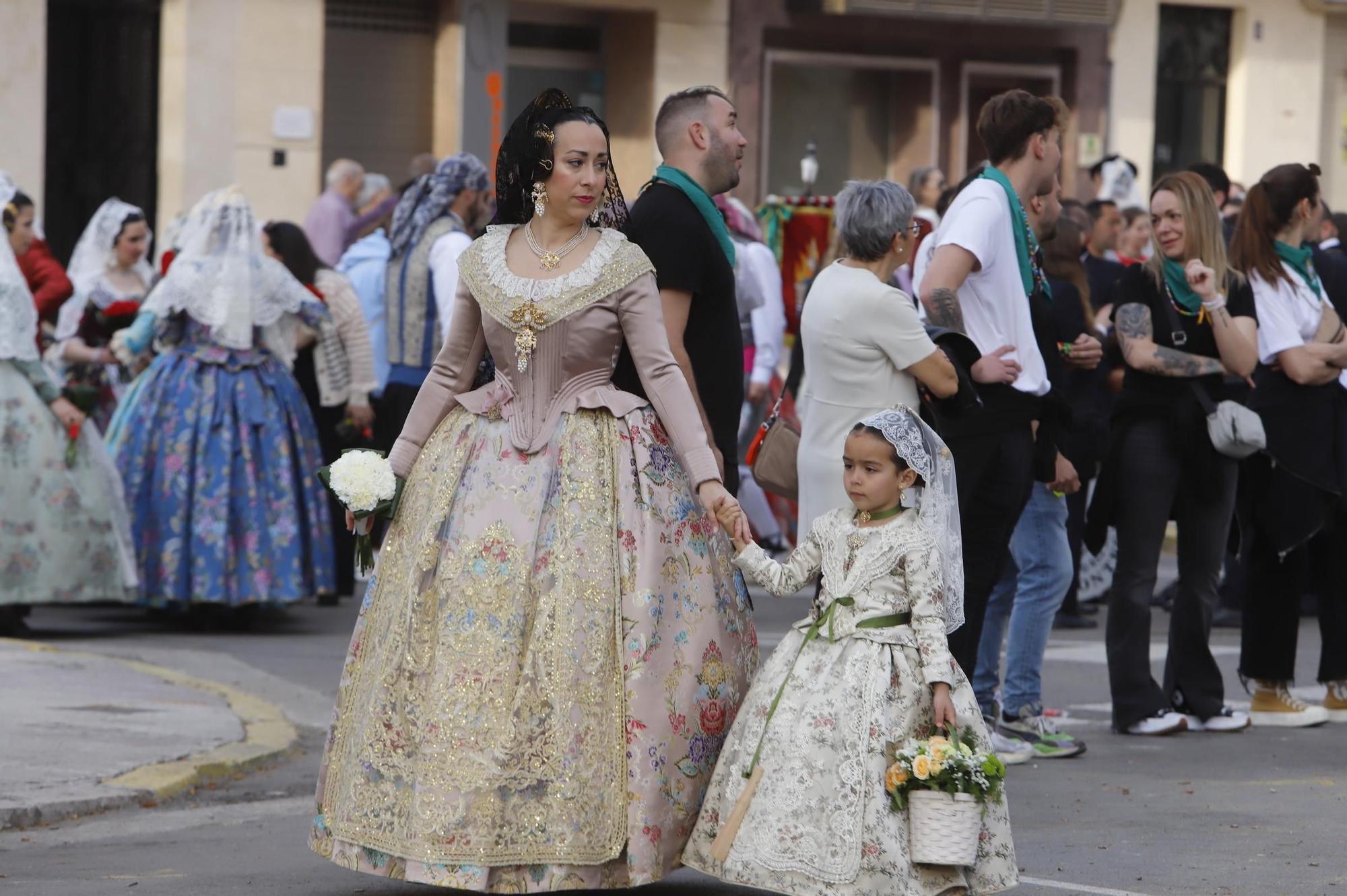 Multitudinaria Ofrenda fallera en Xàtiva