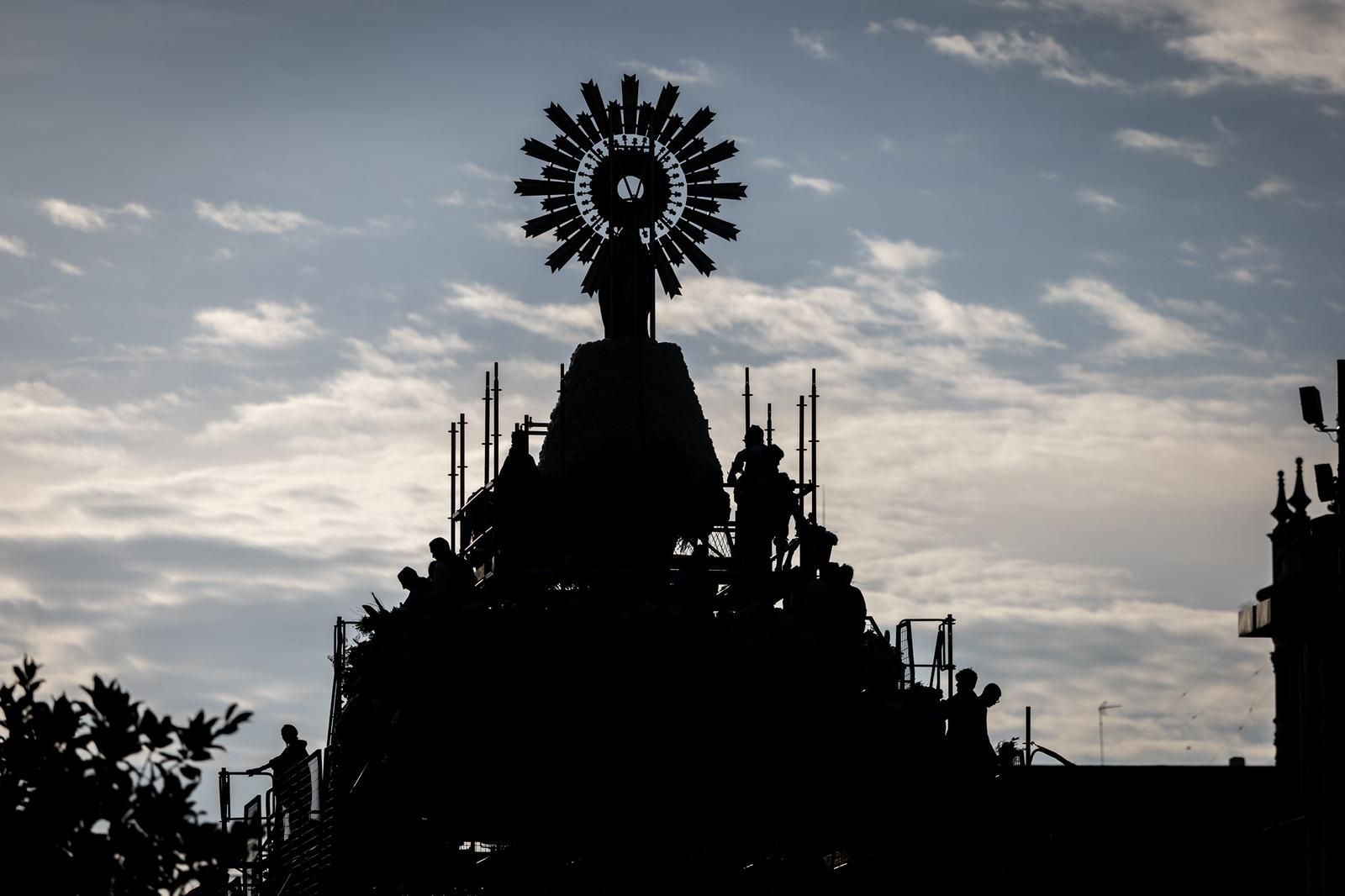 En imágenes | Zaragoza vive su día grande con la Ofrenda de Flores a la Virgen del Pilar