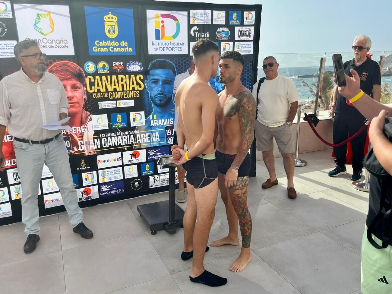 Pesaje de púgiles para la velada de boxeo 'Canarias, Cuna de Campeones'