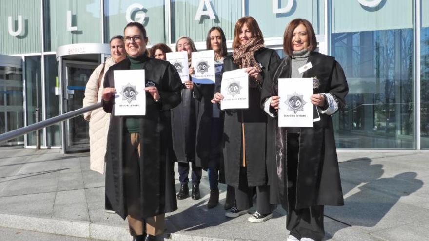 Parte de los LAJ en huelga en la provincia de Ourense.  // F. CASANOVA