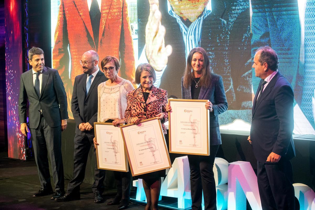 Familiares de Joaquín Rocamora, José Luis Montes Tallón y Pedro Reig  reciben los reconocimientos.