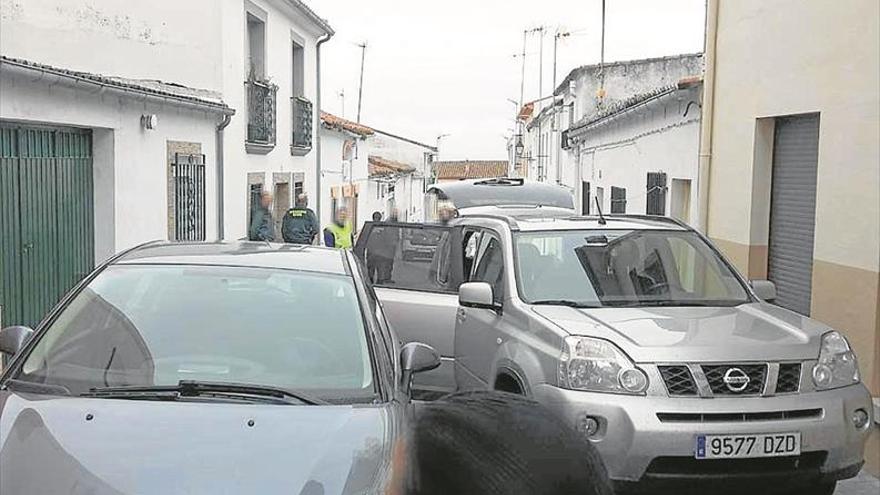 Un hombre dispara contra varias casas con una escopeta de caza en Malpartida de Plasencia