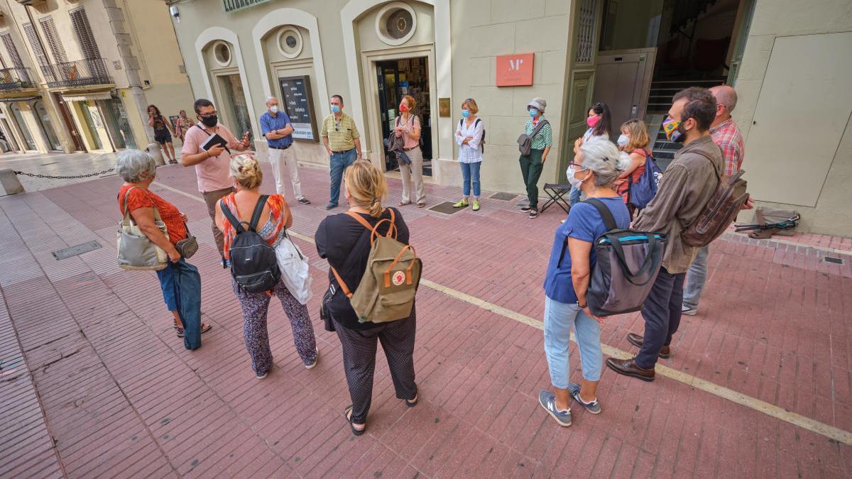 Els dibuixants de carrer van fer una visita guiada a la parròquia