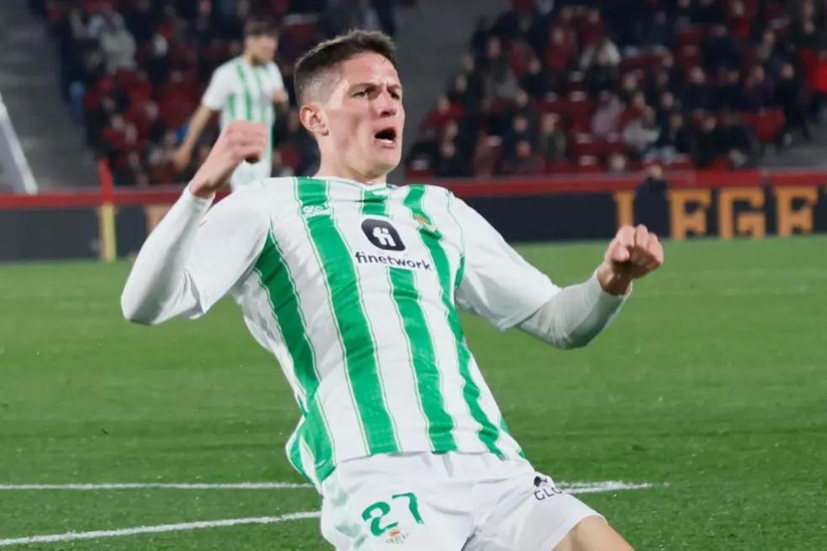 Sergi Altimira celebrando un gol contra el RCD Mallorca