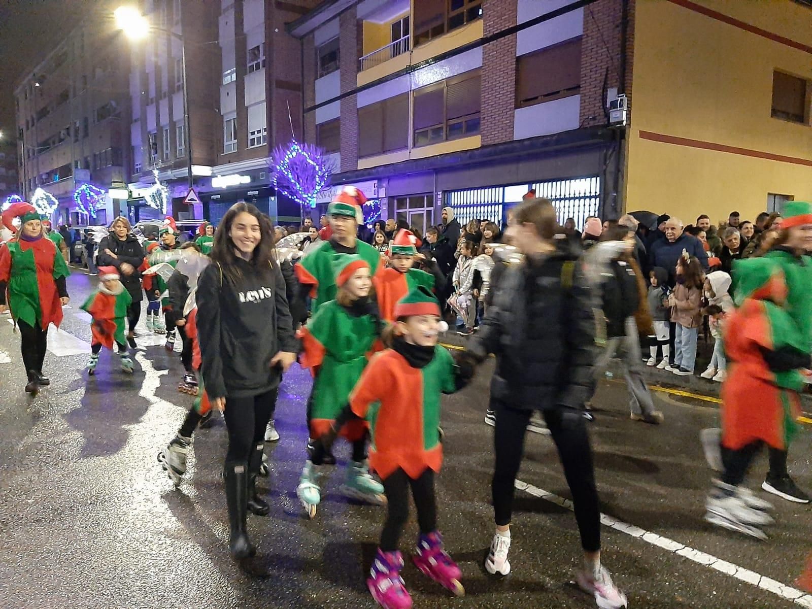 La visita de Papá Noel a El Berrón, en imágenes