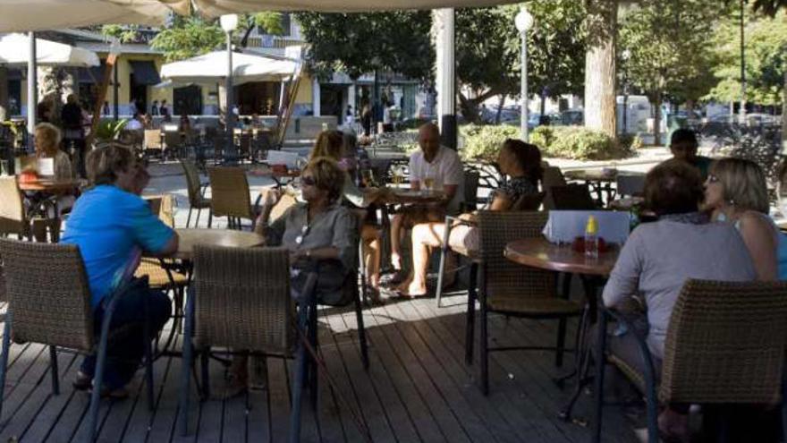 Cafeterías y restaurantes predominan entre los establecimientos abiertos en 2012.