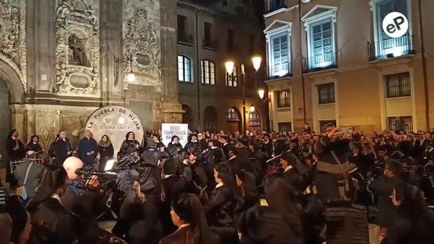 La Puebla de Hijar ha hecho resonar los tambores del Bajo Aragón en el centro de Zaragoza