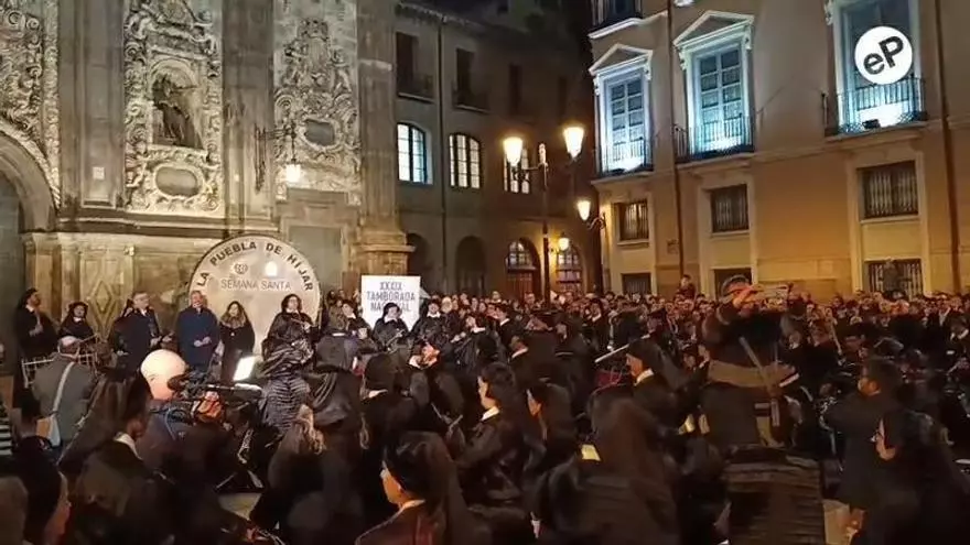La Puebla de Hijar ha hecho resonar los tambores del Bajo Aragón en el centro de Zaragoza