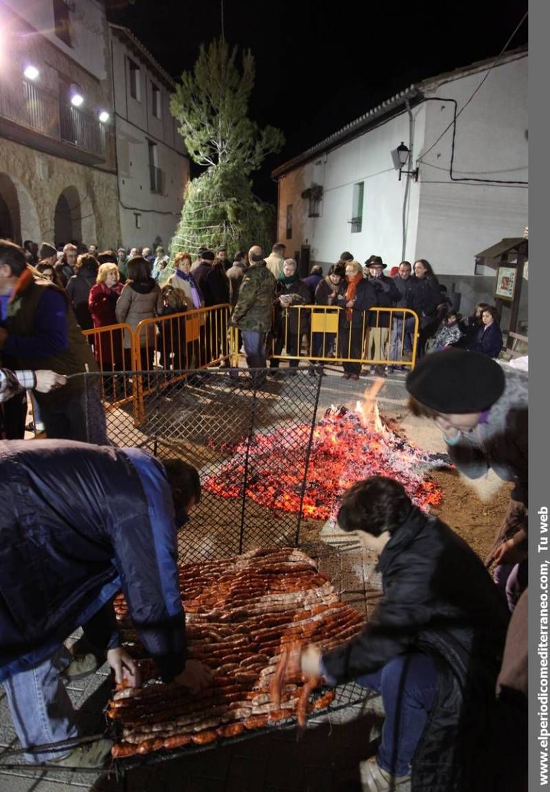 GALERÍA DE FOTOS -- Palanques convierte Sant Antoni en una gran fiesta