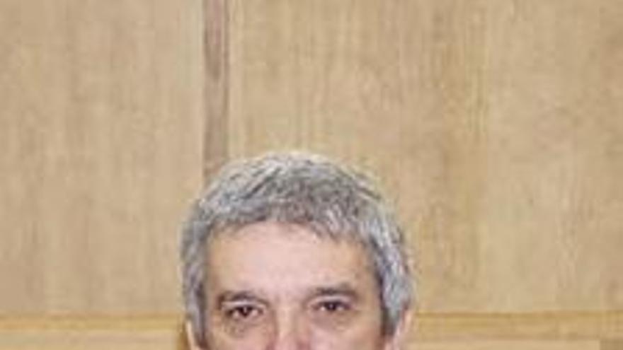 El profesor de la UA José María Esteve gana el Premio Juan Andrés de Ensayo