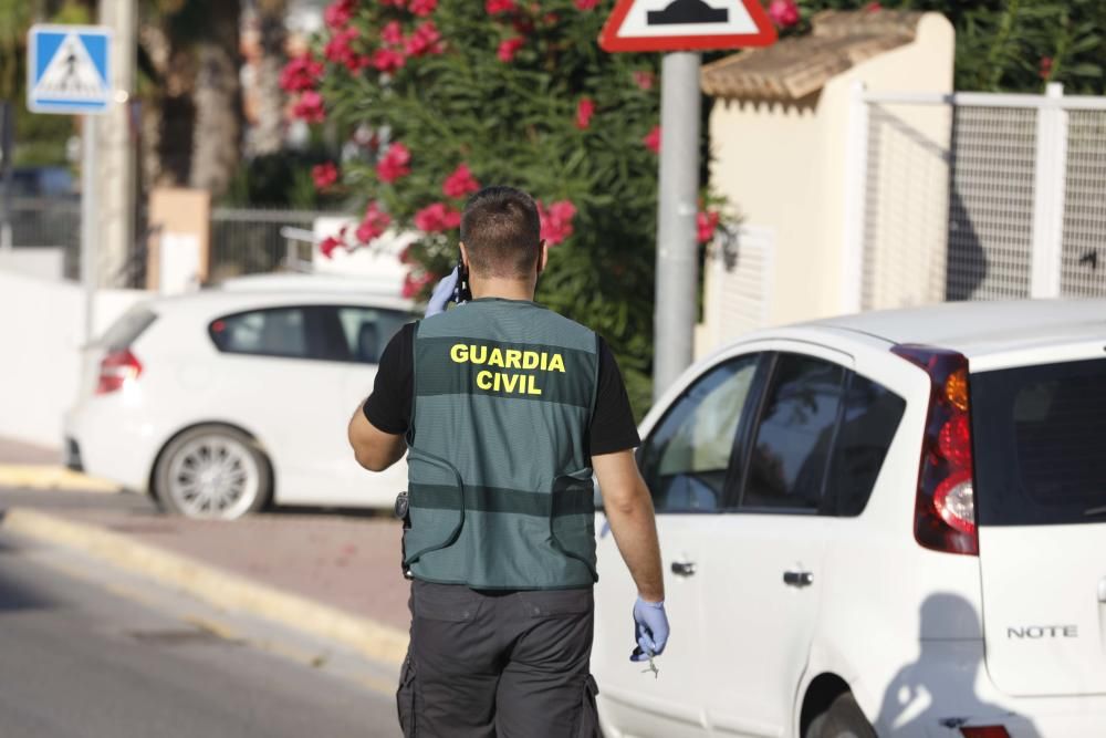 Registro policial en un piso de Jesús