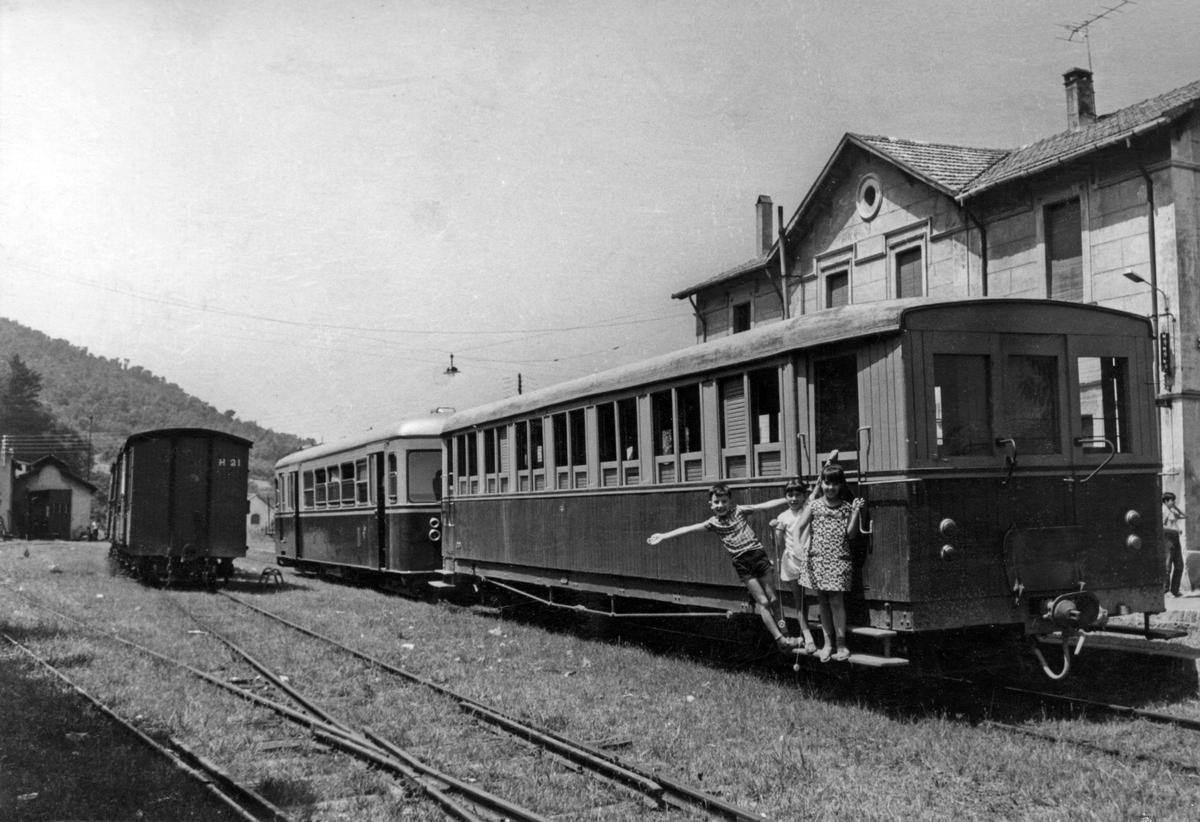 El remolc de l'automotor a Amer, any 1969.