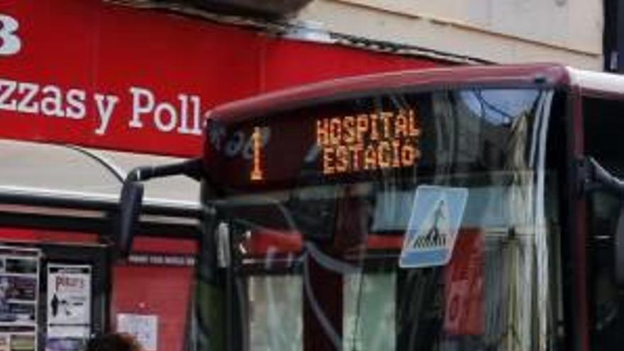 Alzira aspira a que 150.000 vecinos cojan el bus cada año