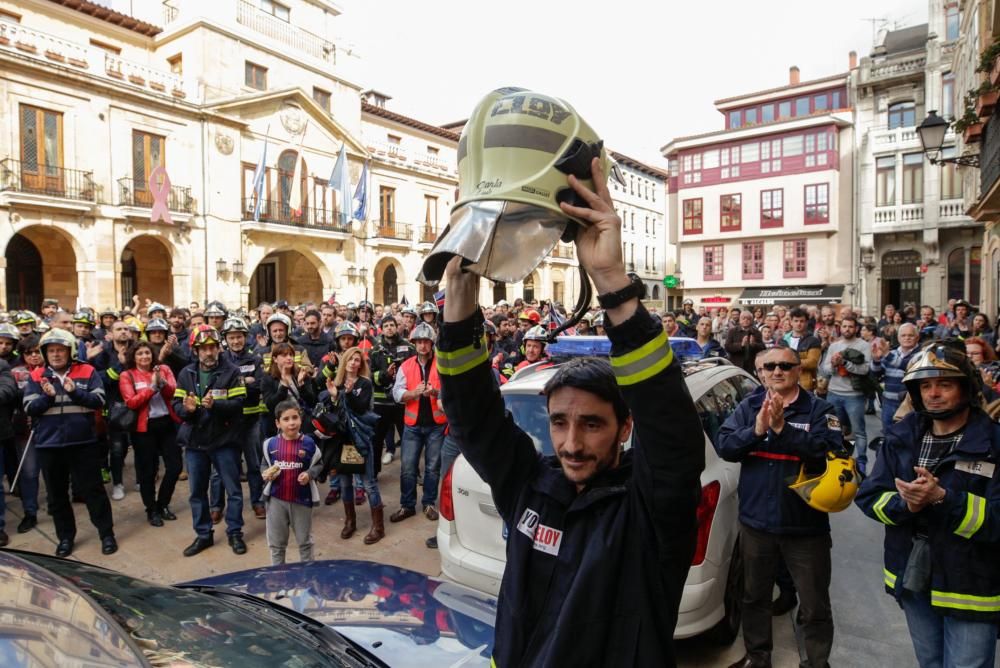 Manifestación de bomberos de toda España en Oviedo por Eloy Palacio