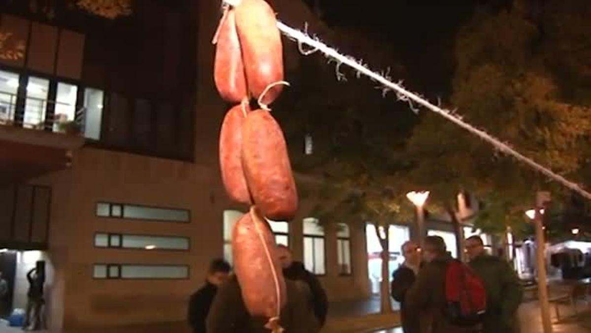 La portaveu de la Plataforma Sabadell Lliure de Corrupció, Mariona Bracons, celebra ser acusació popular en el cas Mercuri. L’advocat de l’ALLAC Raúl Garcia explica que hauran d’analitzar tot el sumari abans de decidir quins passos s’han de fer a partir d’ara.