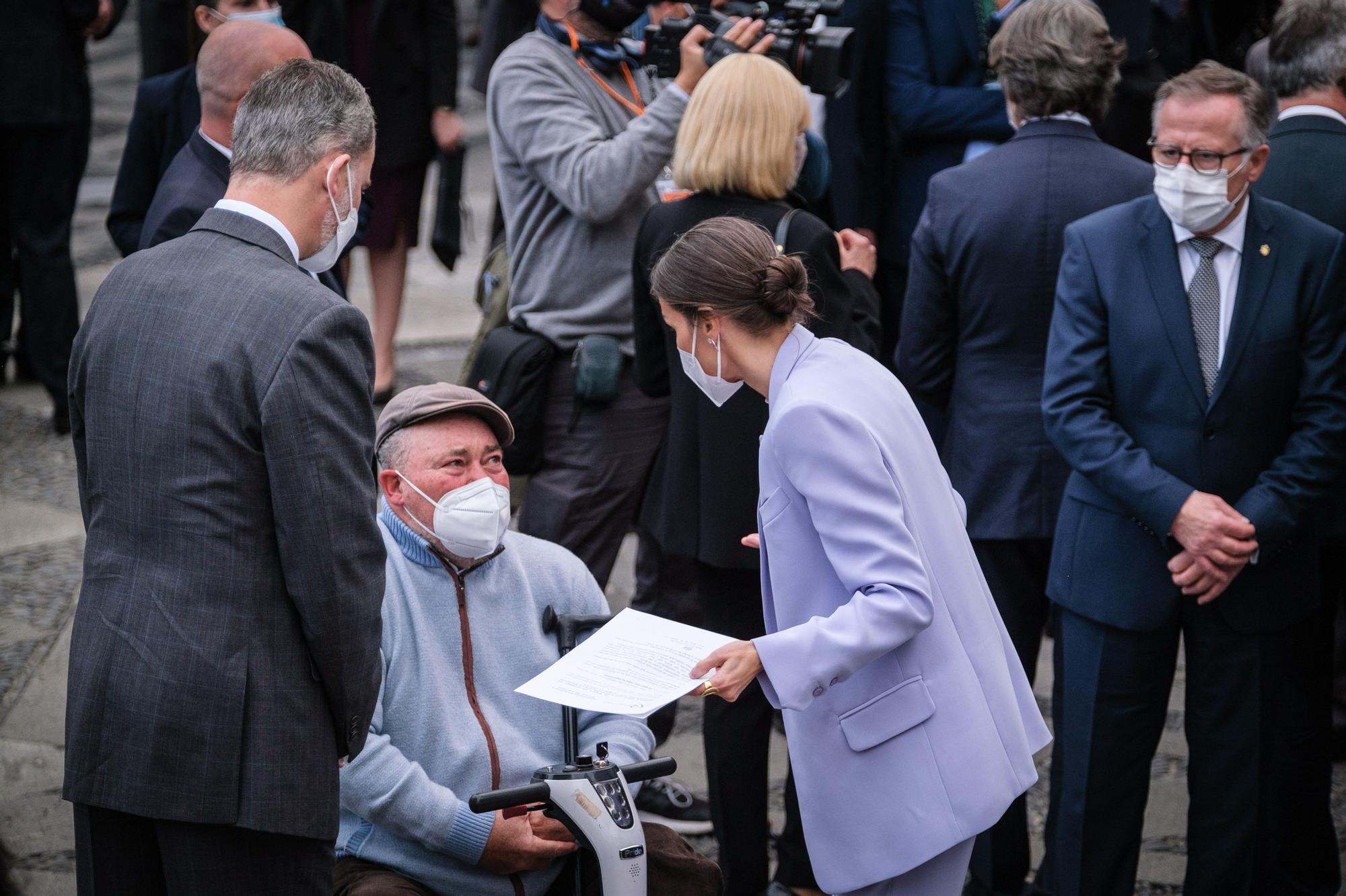 Visita del Rey y los presidentes de las comunidades a La Palma al acto de homenaje a los palmeros