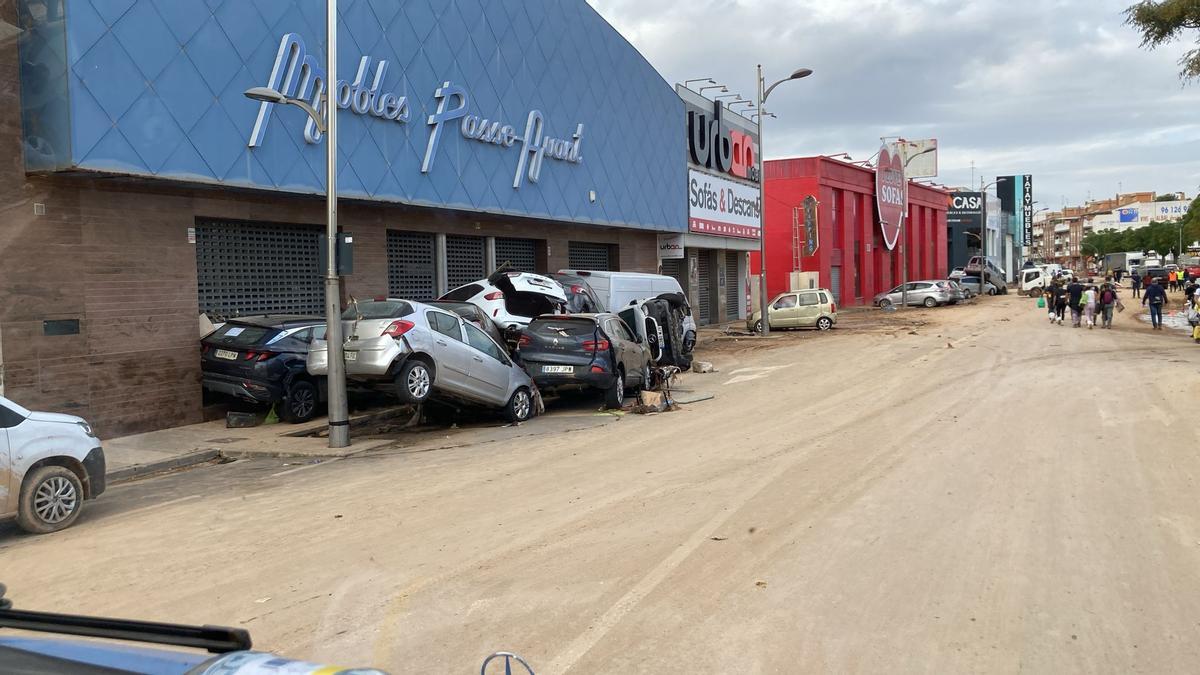 GALERÍA | El camión de Vezdemarbán llega a la zona de la DANA GALERÍA | El camión de Vezdemarbán llega a la zona de la DANA