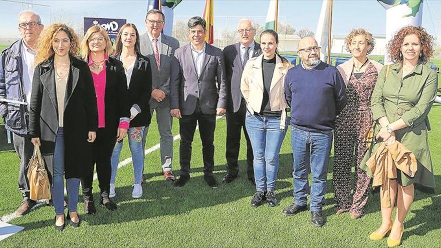 Un encuentro deportivo provincial sirve para inaugurar la pista de atletismo