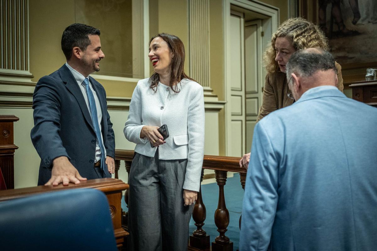 El presidente de Canarias, Fernando Clavijo Batlle, se reúne con los portavoces parlamentarios para valorar las medidas que puede impulsar el Gobierno de Canarias para hacer frente a las consecuencias que la guerra en Oriente Medio está generando en el Archipiélago; así como analizar las acciones aprobadas por el Gobierno de España y su incidencia en las islas