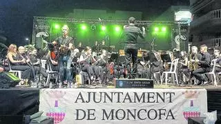 La banda de Moncofa y el artista local Gustavo Paradís, el colofón del MAC